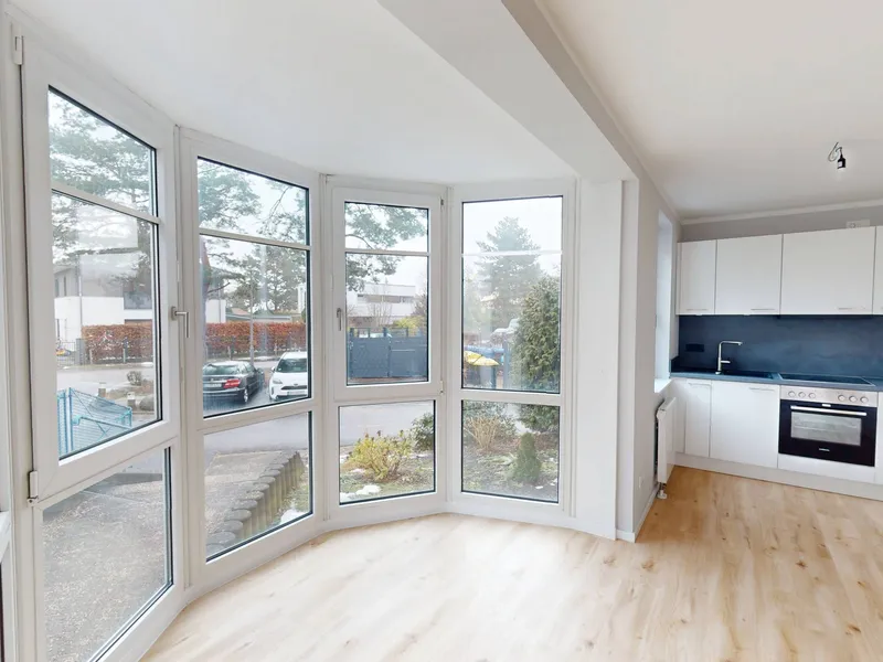 **FRISCH RENOVIERT** Geräumige 1-Zimmer-Wohnung mit EBK und modernem Wannenbad — photo 1